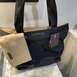 Shoulder tote